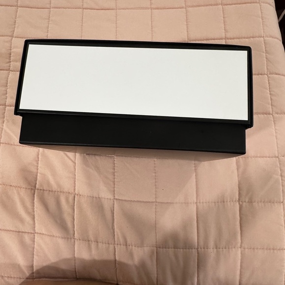 Gift Box with Ribbon - Picture 9 of 10